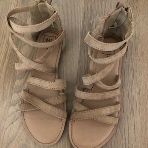 Gap neutral tan strap sandals